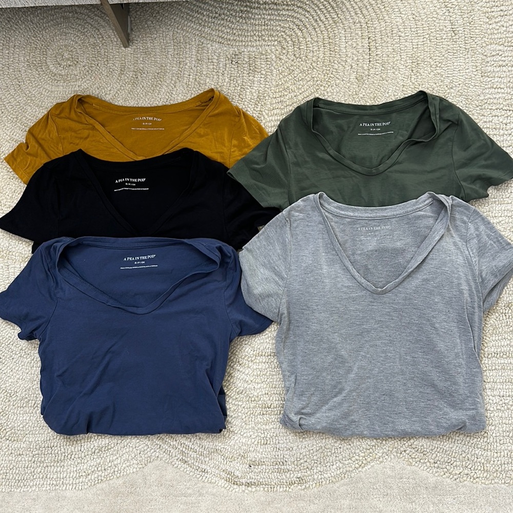 Bundle of 5 pea in the pod maternity shirts.